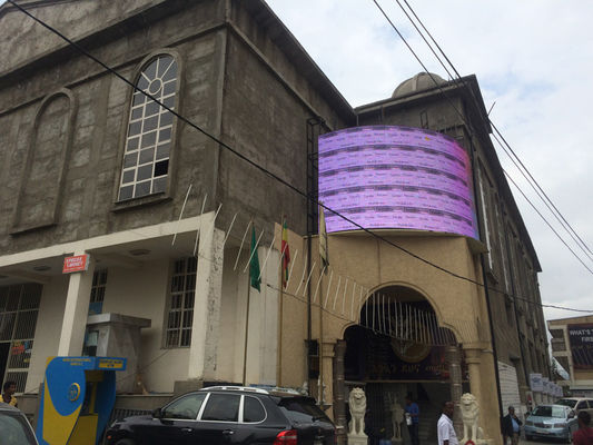 Kavisli DIP Dış Mekan LED Video Ekranı 3'ü 1 Piksel Yapılandırması Etiyopya Tarzı Shenzhen Fabrikası